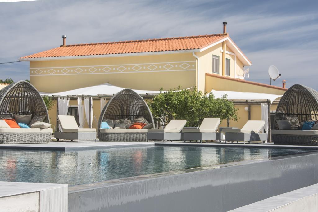 The Fig Boutique Suites Salir de Porto Exterior photo